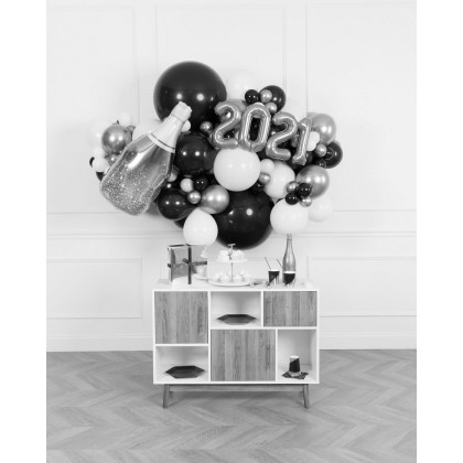 Graduation - Customizable Champagne Bottle Backdrop Garland - 6ft